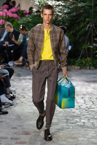 Look 23